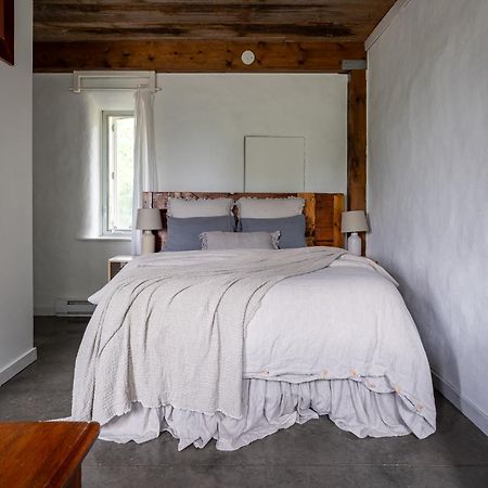 Owl'S Nest Suites Carrying Place Екстериор снимка