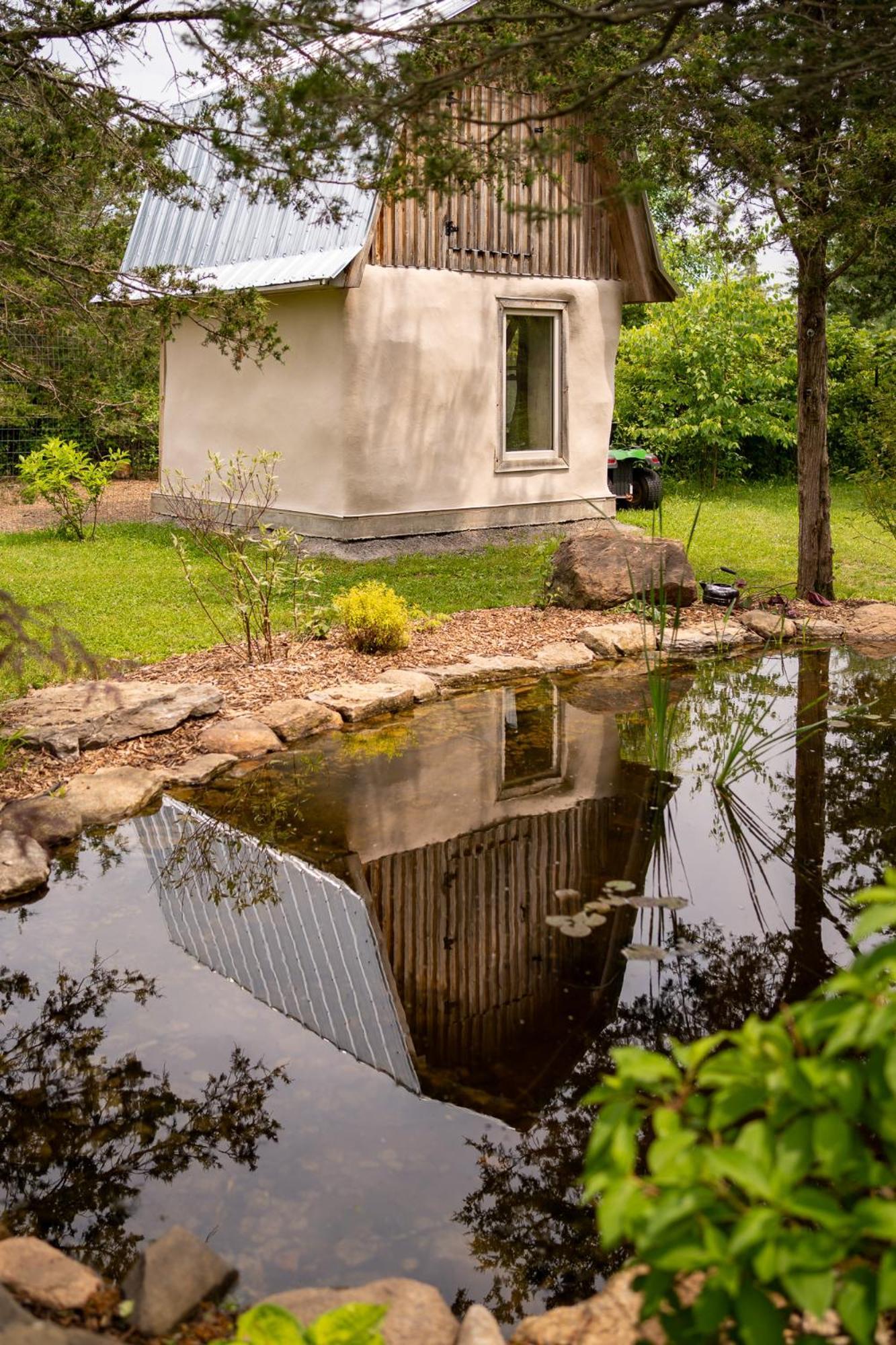 Owl'S Nest Suites Carrying Place Екстериор снимка
