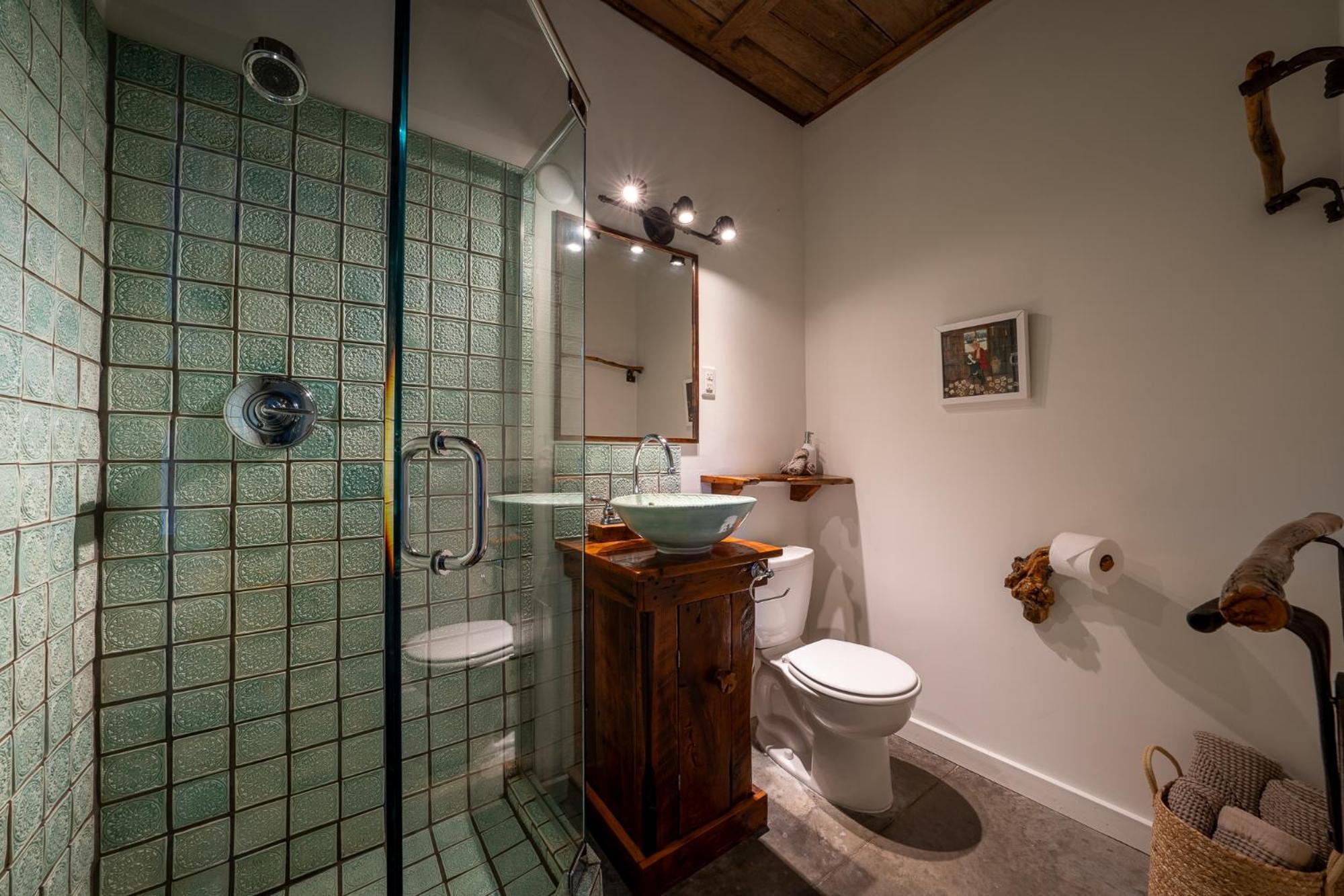 Owl'S Nest Suites Carrying Place Екстериор снимка