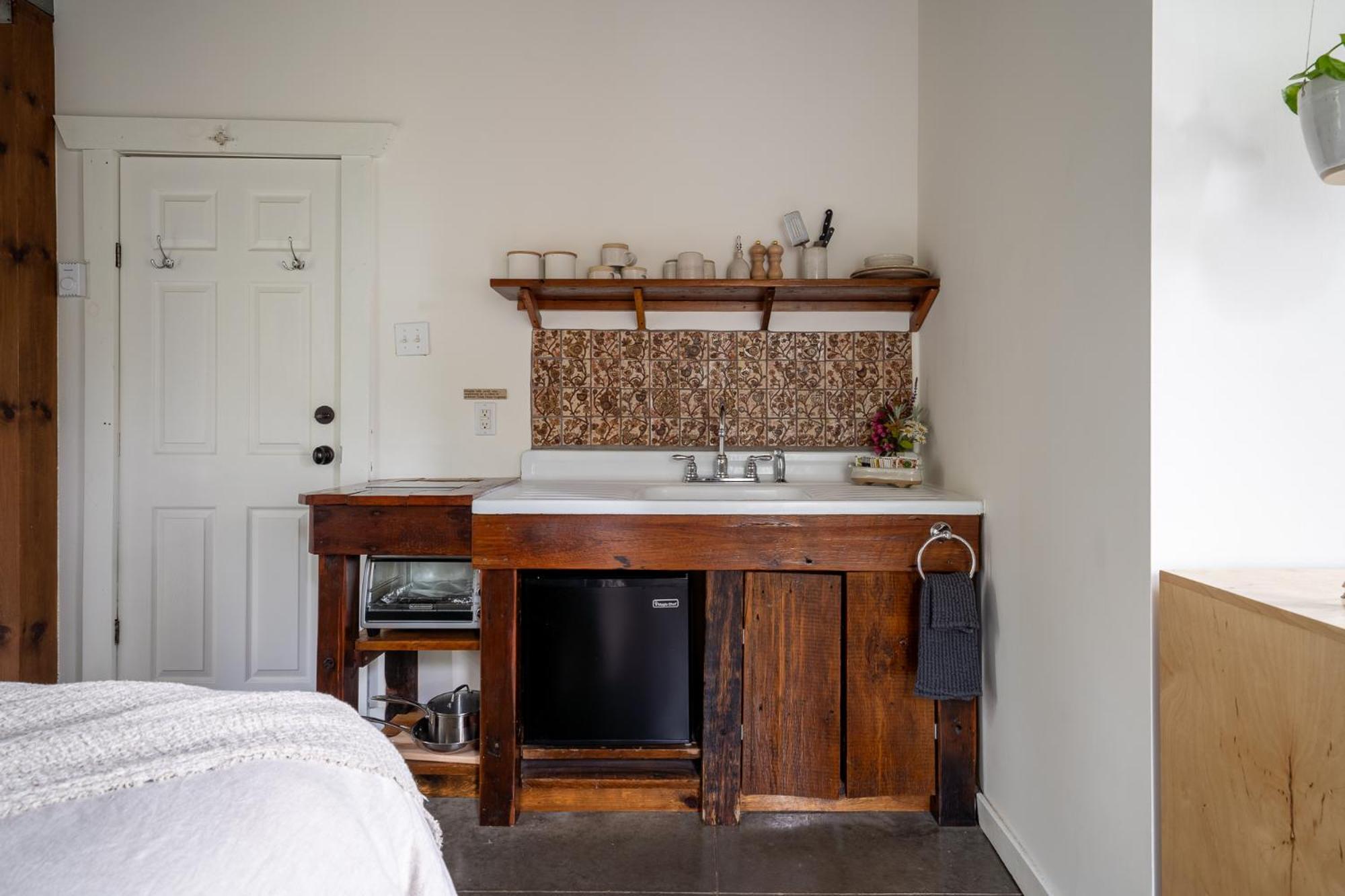 Owl'S Nest Suites Carrying Place Екстериор снимка