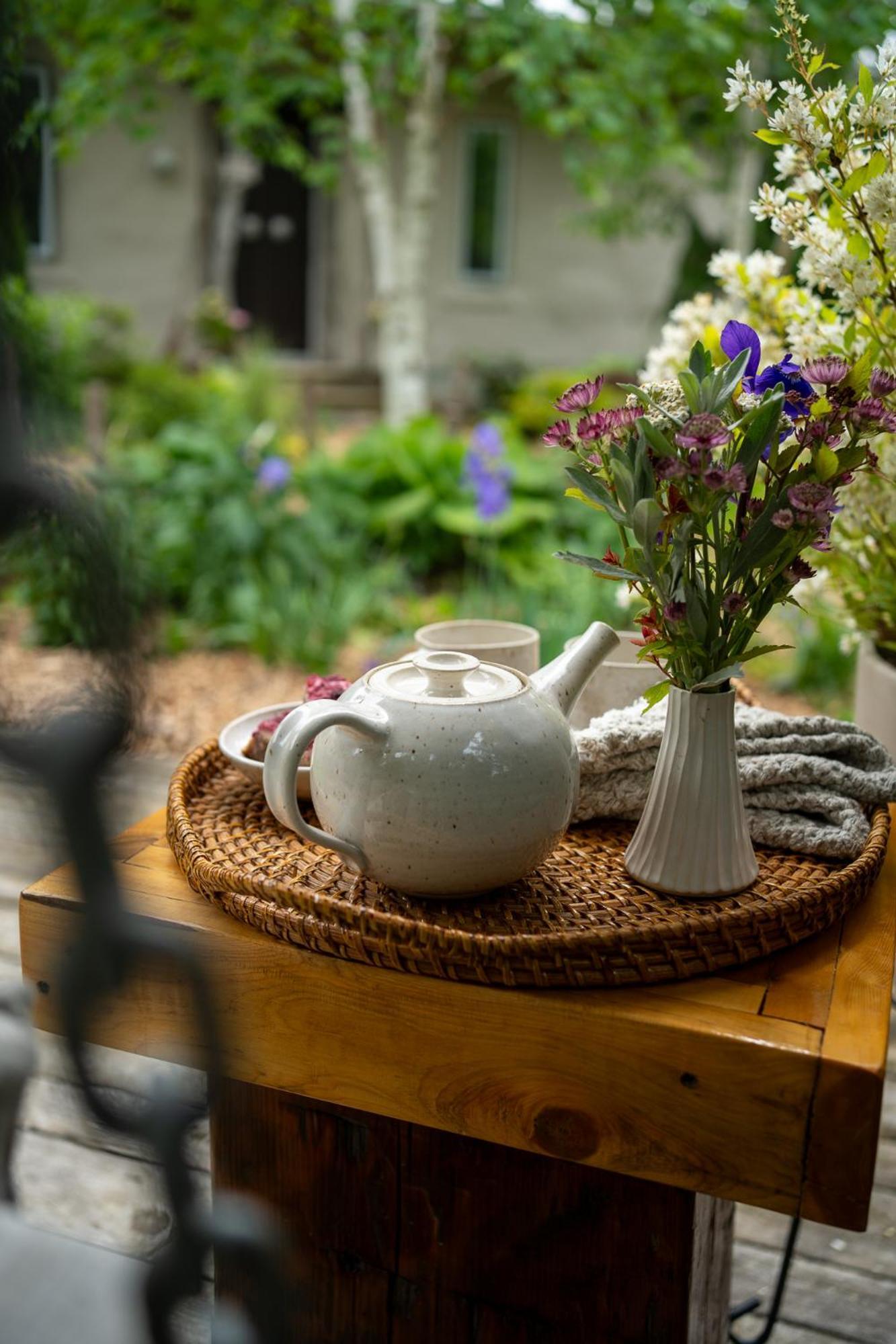 Owl'S Nest Suites Carrying Place Екстериор снимка