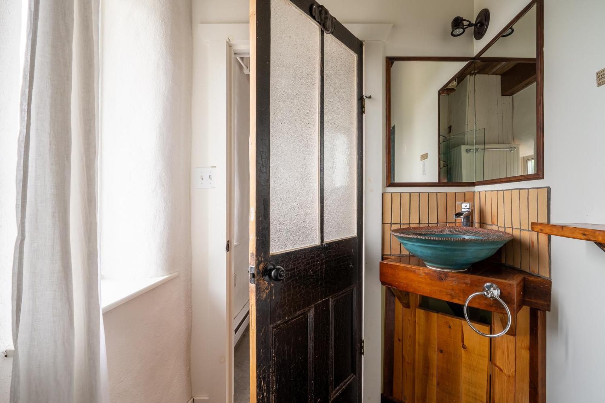 Owl'S Nest Suites Carrying Place Екстериор снимка